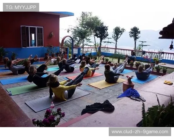 沙滩瑜伽体验，感受海风中的静谧，初练瑜伽从零开始入门海边瑜伽